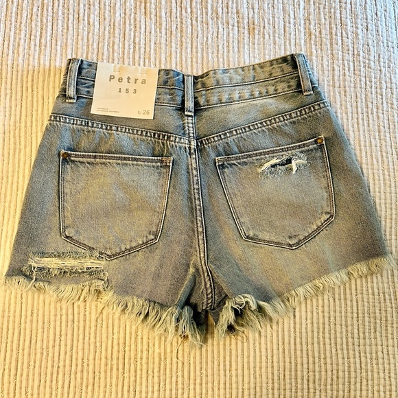 DOUBLE-BUTTON DISTRESSED DENIM SHORTS (MEDIUM LIGHT) Size 5/26 - Picture 6 of 7